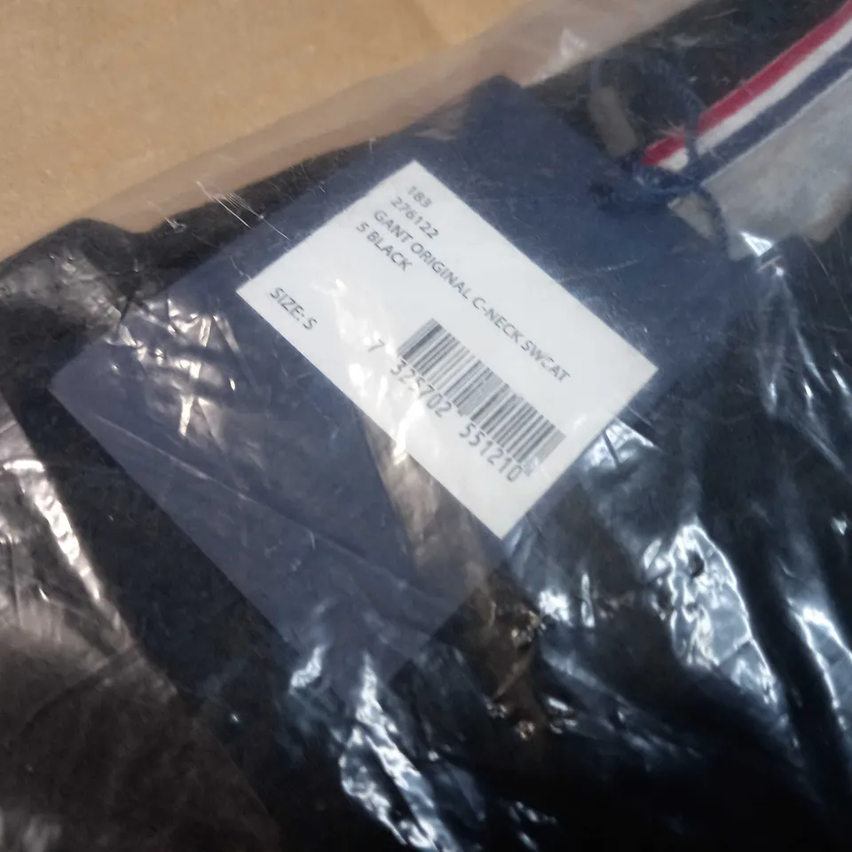 PACKAGED GANT BLACK ORGANIC C-NECK SWEATER - SMALL