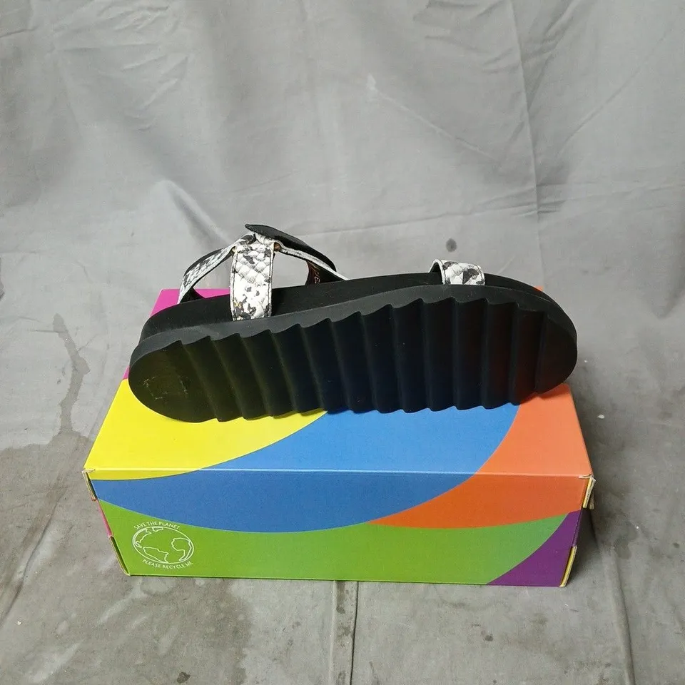 ADESSO SANDALS EU 40