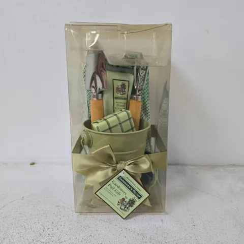 HEATHCOTE & IVORY GARDENER'S GIFT SET – HAND CREAM & GARDEN TOOLS IN CLEAR GIFT BOX