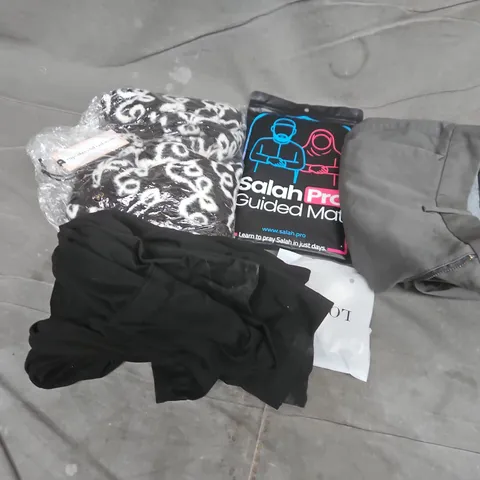 APPROXIMATELY 25 ASSORTED CLOTHING ITEMS IN VARIOUS SIZES, STYLES & COLOURS TO INCLUDE BRANDS SUCH AS LOUNGE, NEXT, CUPCAKES AND CASHMERE, ETC - COLLECTION ONLY