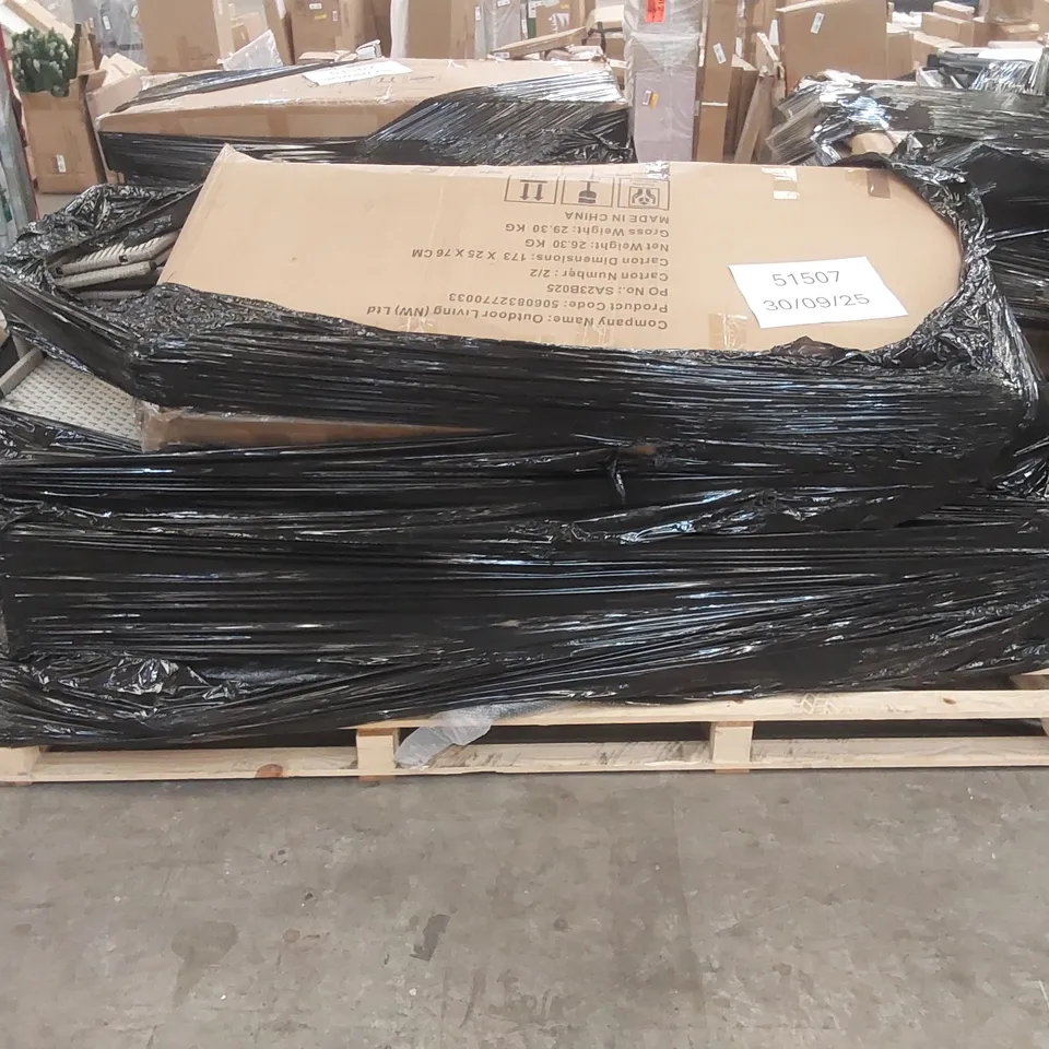 PALLET CONTAINING A LARGE ASSORTMENT OF GARDEN FURNITURE PARTS