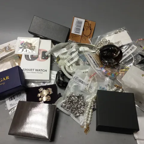 LARGE QUANTITY OF ASSORTED JEWELLERY TO INCLUDE: NECKLACES, RINGS, BRACELETS AND EARRINGS