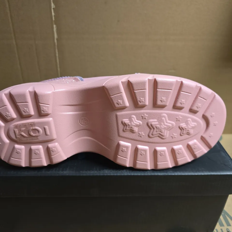 BOXED PAIR OF KOI X HATSUNE MIKU VIRTUAL DIVA MIKU CHUNKY TRAINERS - PINK, UK 9