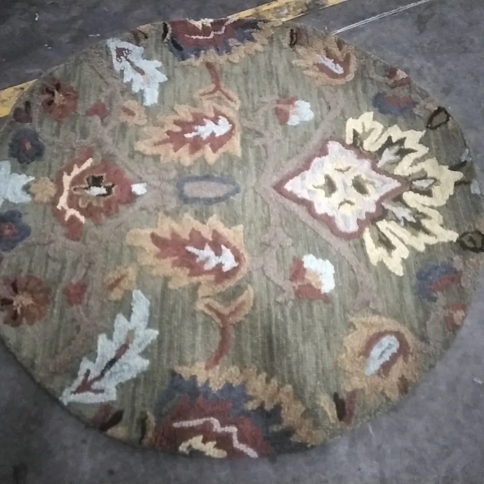 FLORAL WOOL HAND TUFTED AREA RUG APPROXIMATELY 122X122CM