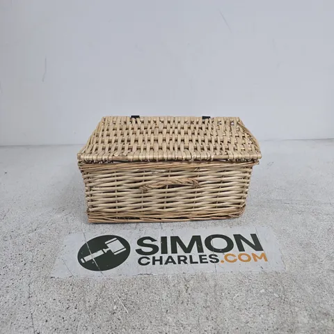 WOVEN WICKER STORAGE/PICNIC BASKET WITH LID