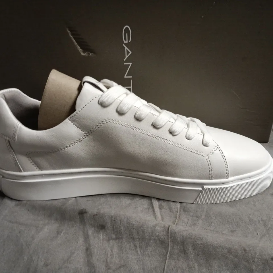 GANT WHITE LEATHER SNEAKERS - UK 9 (EU 43)