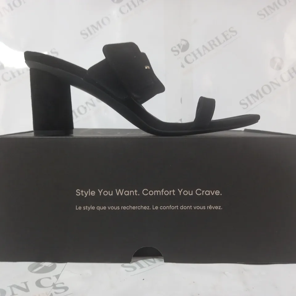 BOXED PAIR OF VIONIC OPEN TOE BLOCK HEEL SANDALS IN BLACK SIZE 7