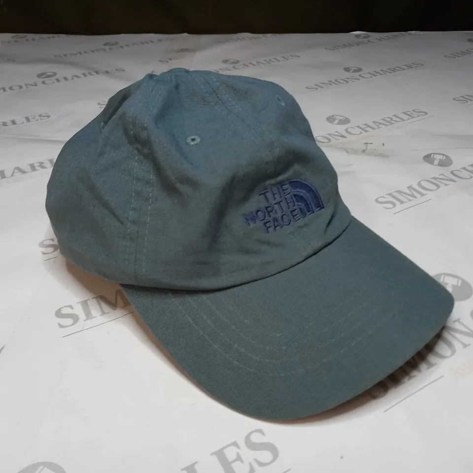 THE NORTH FACE ONE SIE CAP IN FADED LIGHT BLUE