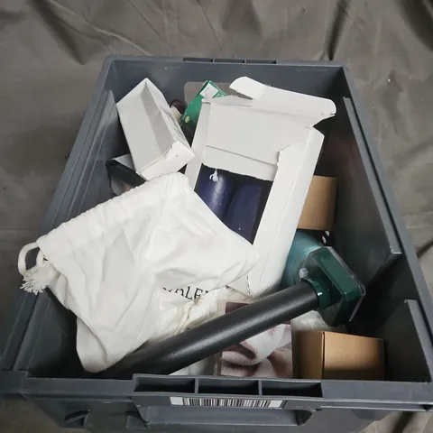 TOTE OF APPROX. 10 TYPES OF SCENTED CANDLES 