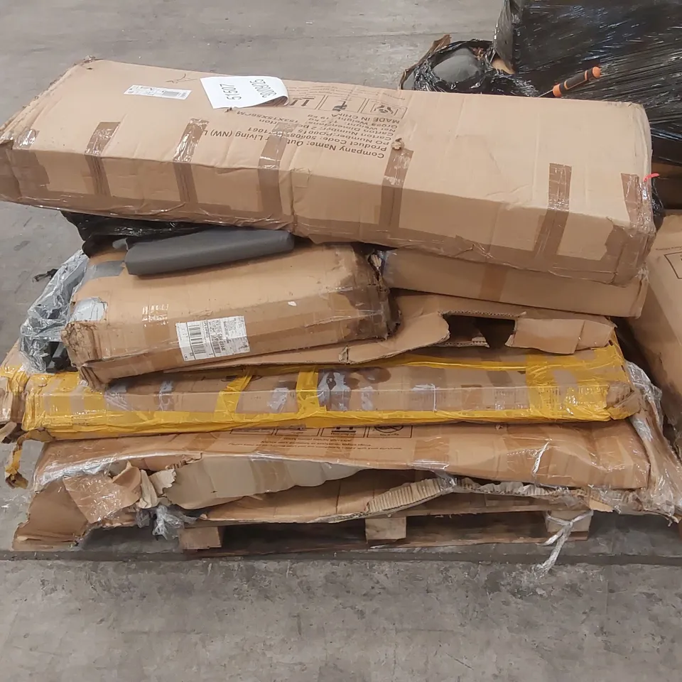 PALLET CONTAINING A LARGE ASSORTMENT OF GARDEN FURNITURE PARTS