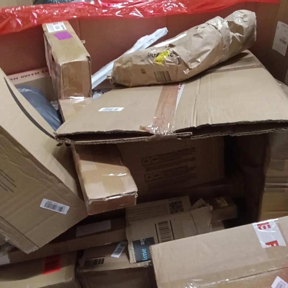 PALLET OF ASSORTED ITEMS INCLUDING - CEILING LIGHTS, KIDS SCOOTER, SEALANT BAGS