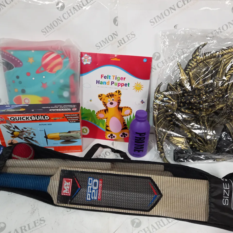 BOX OF APPROX 20 ASSORTED TOYS INCLUDING FELT HAND PUPPET, AIRFIX QUICK BUILD PLANE AND CRICKET SET