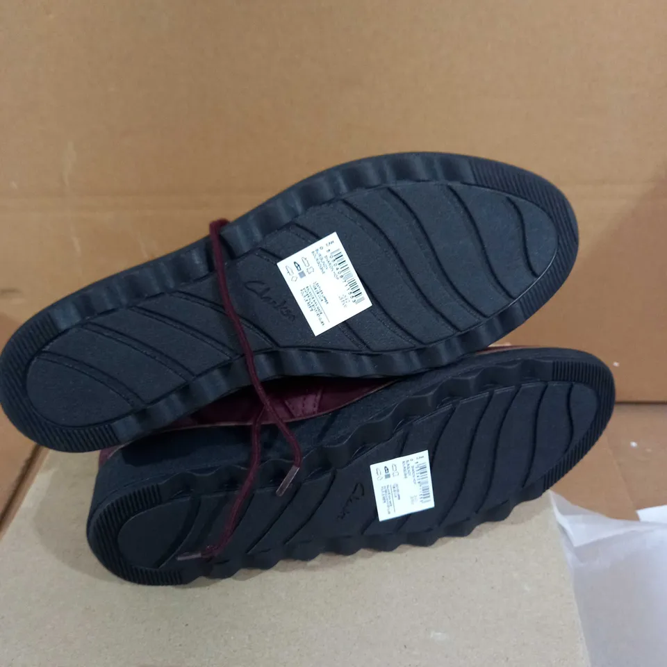 CLARKS SHARON HOP LACE UP BOOTS STANDARD FIT - BURGUNDY - UK 4