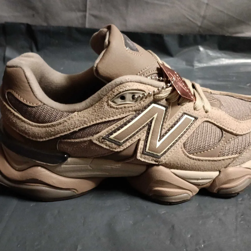 UNBOXED PAIR OF NEW BALANCE TRAINERS - UK SIZE 6