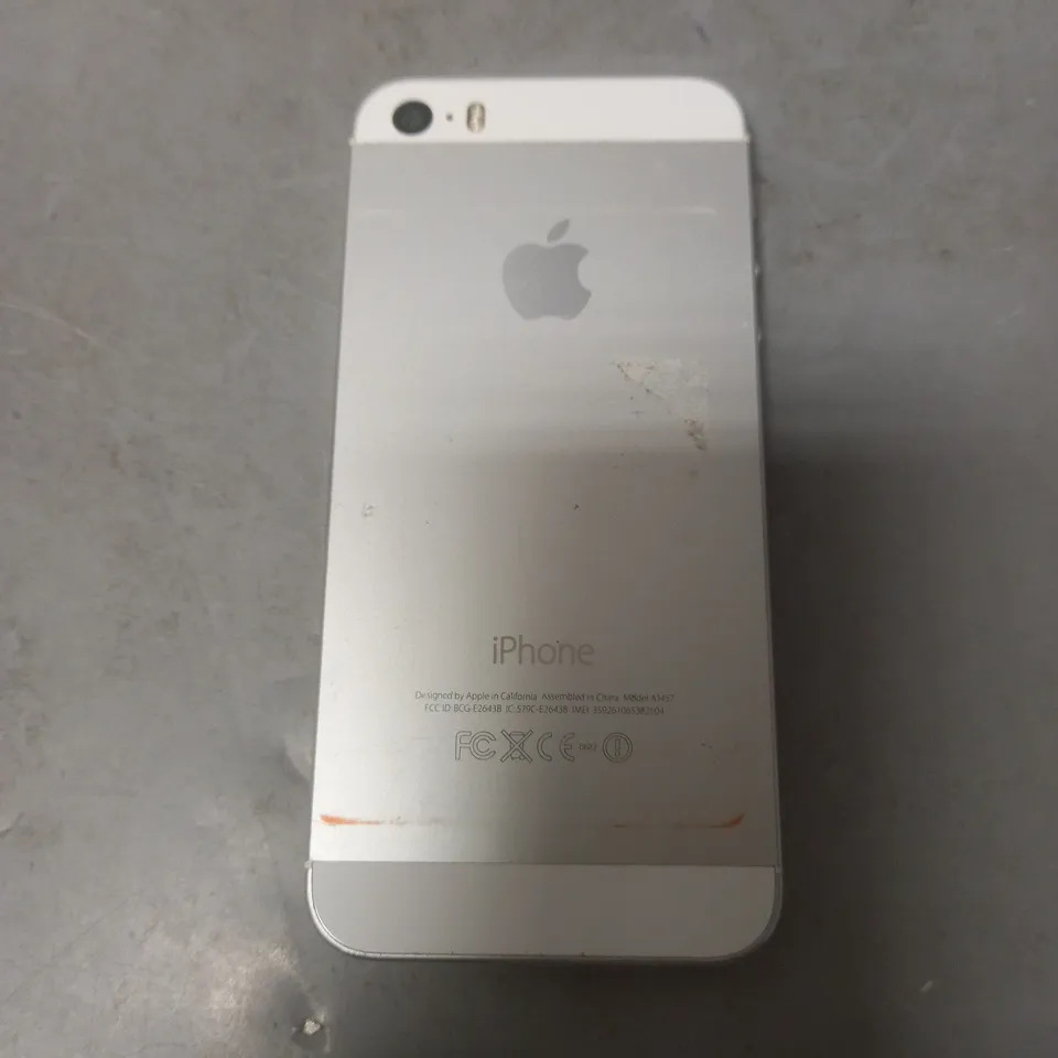 APPLE IPHONE 5S IN WHITE/SILVER