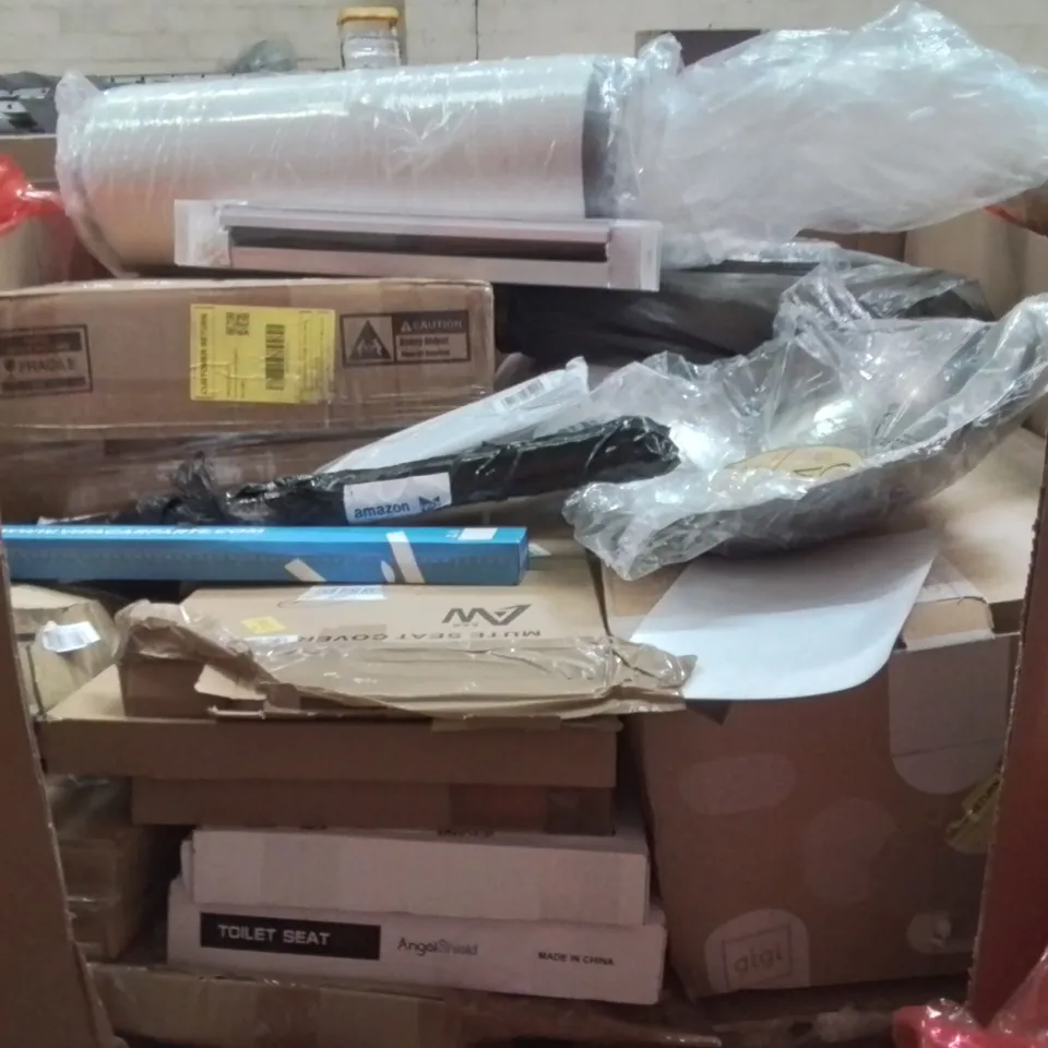 PALLET OF ASSORTED HOUSEHOLD GOODS AND PRODUCTS TO INCLUDE;FUN SIZE KIDS BLOCKS,TOILET SEATS, BLINDS, CRAFT WOK,DUVET,WIPER BLADES AND OTHER ASSORTED ITEMS...