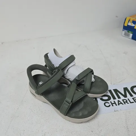 SKECHERS OLIVE GREEN SANDALS – UK 8 (US 11, EUR 41)