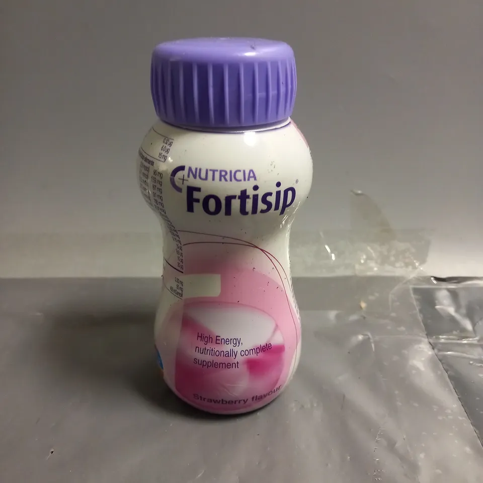 APPROXIMATELY 28 NUTRICIA FORTSIP SUPPLEMENT DRINKS IN STRAWBERRY FLAVOUR 200ML