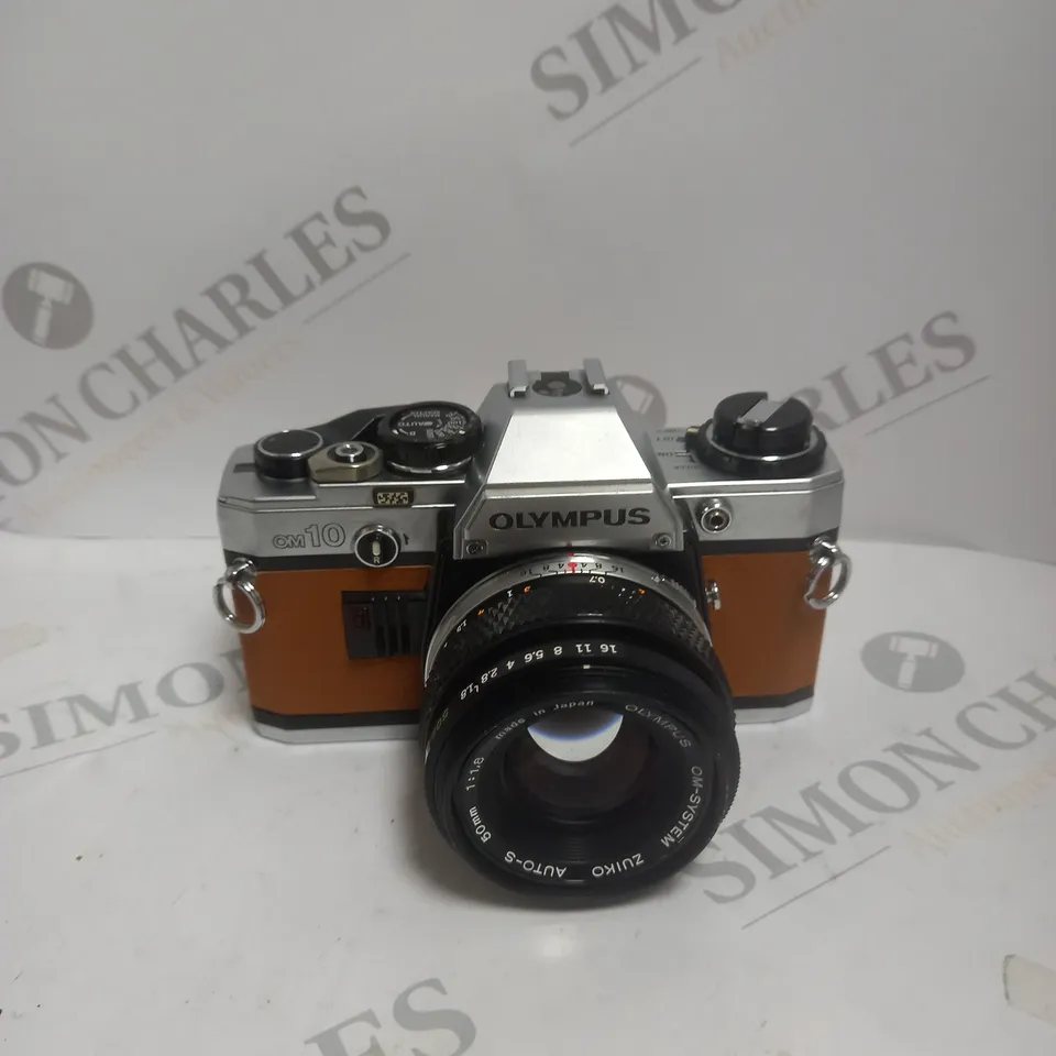 OLYMPUS CM10 VINTAGE CAMERA & CASE 