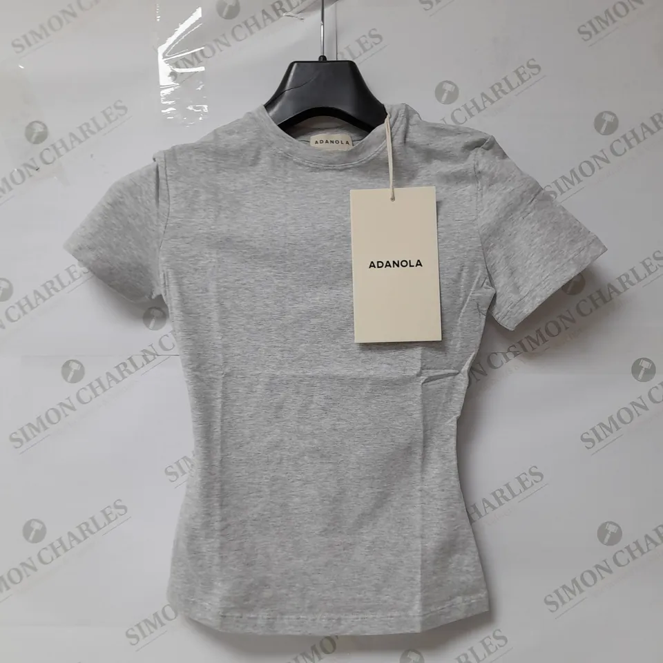 ADANOLA FITTED SHORT SLEEVE TOP IN GREY MELANGE SIZE XS