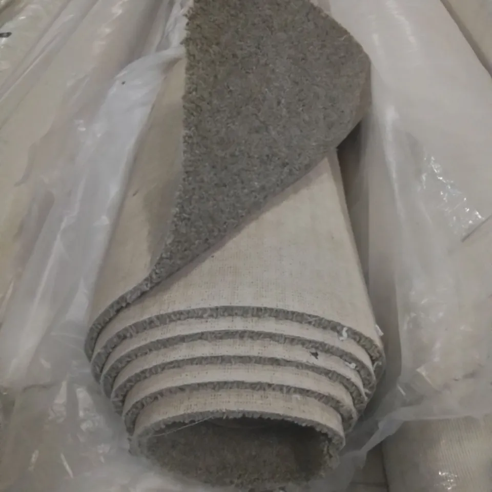 ROLL OF QUALITY STRATHMORE BERBER NATURAL ALBA CARPET // SIZE: APPROXIMATELY 4.55 X 4M