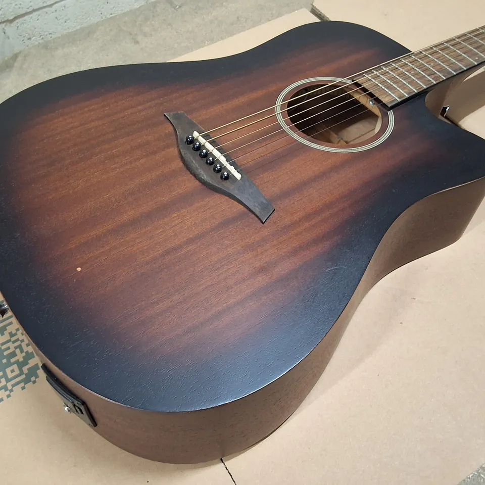 VINTAGE STATESBORO ACOUSTIC GUITAR (VE440WK) WITH GIG BAG