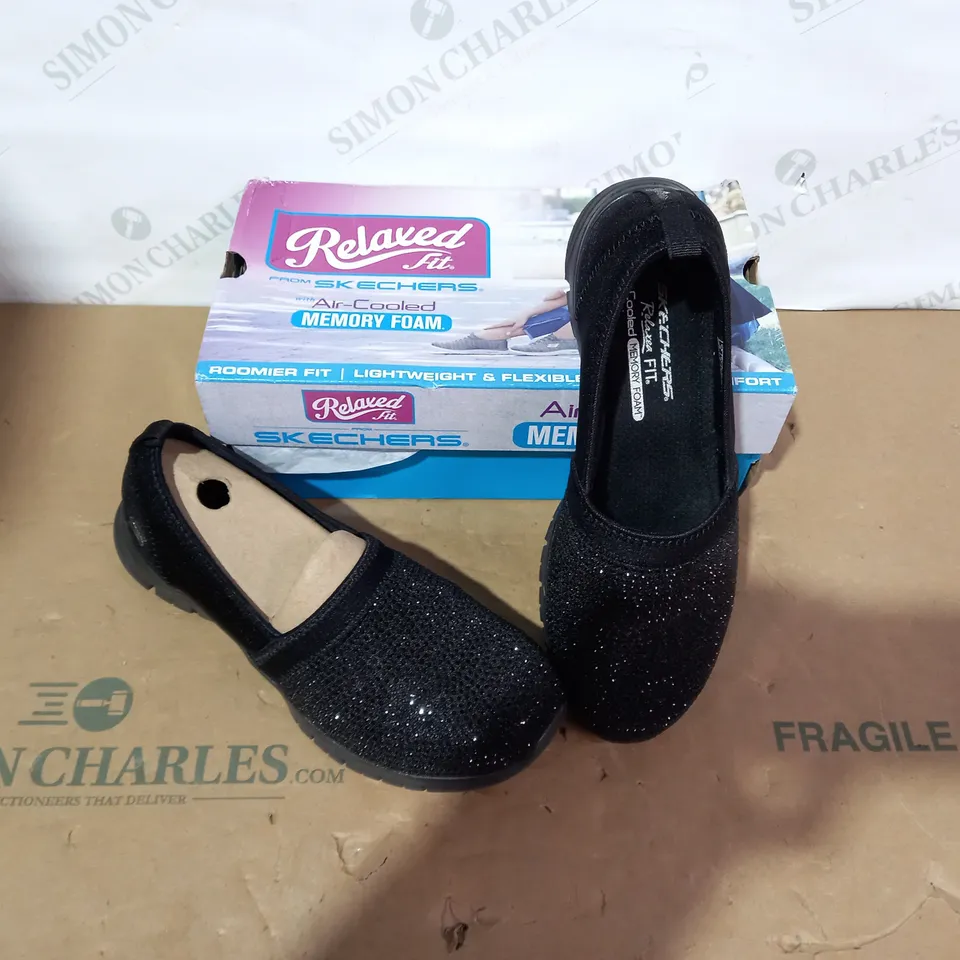 BOXED PAIR OF SKECHERS - SIZE 6