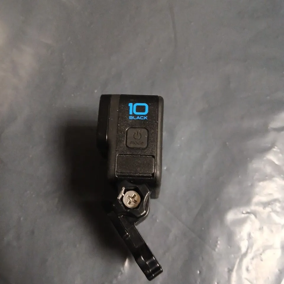 GOPRO 10 BLACK ACTION CAMERA WITH MOUNT