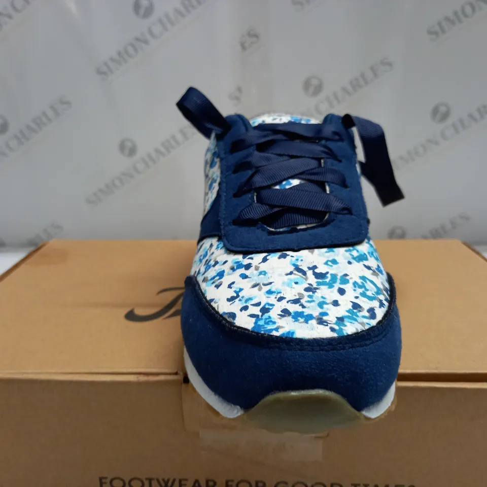 BOXED JOE BROWNS MIDSUMMER TRAINERS- UK 3
