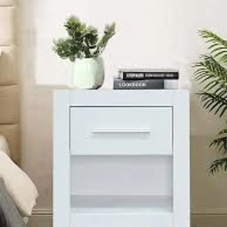 BOXED RIO 1 DRAWER BEDSIDE CHEST - WHITE (1 BOX)