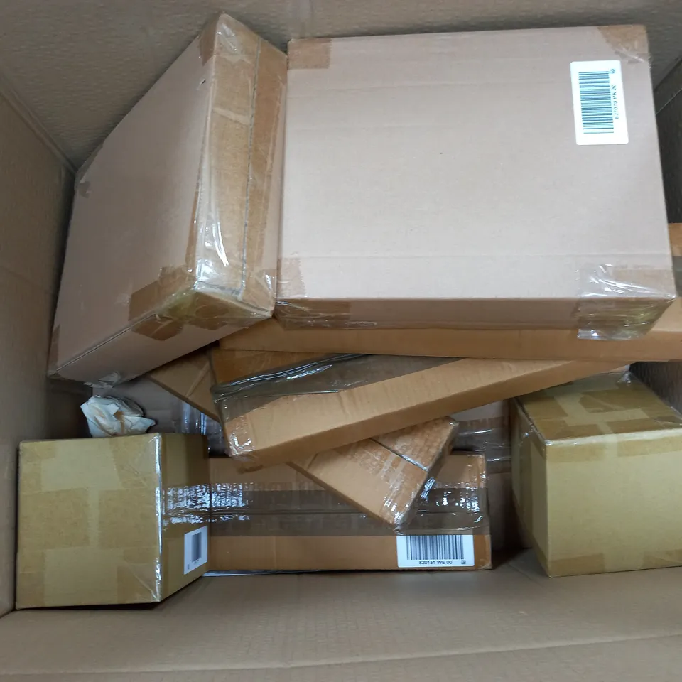 APPROXIMATELY 10 ASSORTED ITEMS TO INCLUDE PHOTO FRAME, DEER ORNAMENTS, PRAI CREME, ETC