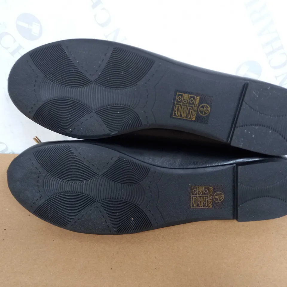 BOXED PAIR OF FASHION THIRSTY BALLERINAS (BLACK), SIZE 9 UK