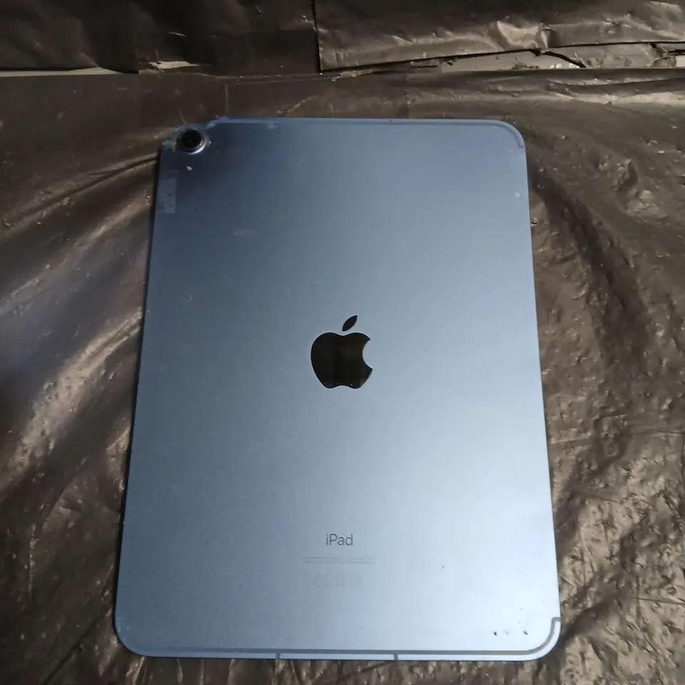 APPLE IPAD A2757 – BLUE WITH CRACKED FRONT SCREEN - FOR PARTS