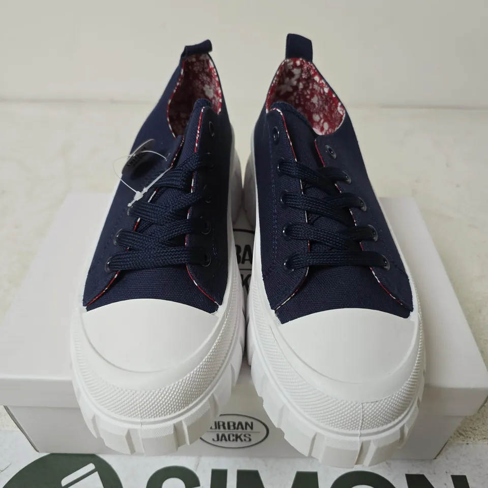 BOXED URBAN JACKS CHICAGO TRAINERS, NAVY - UK SIZE 6