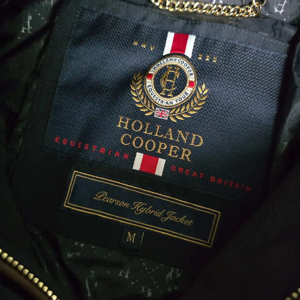 HOLLAND COOPER PEARSON HYBRID JACKET IN NAVY - MEDIUM