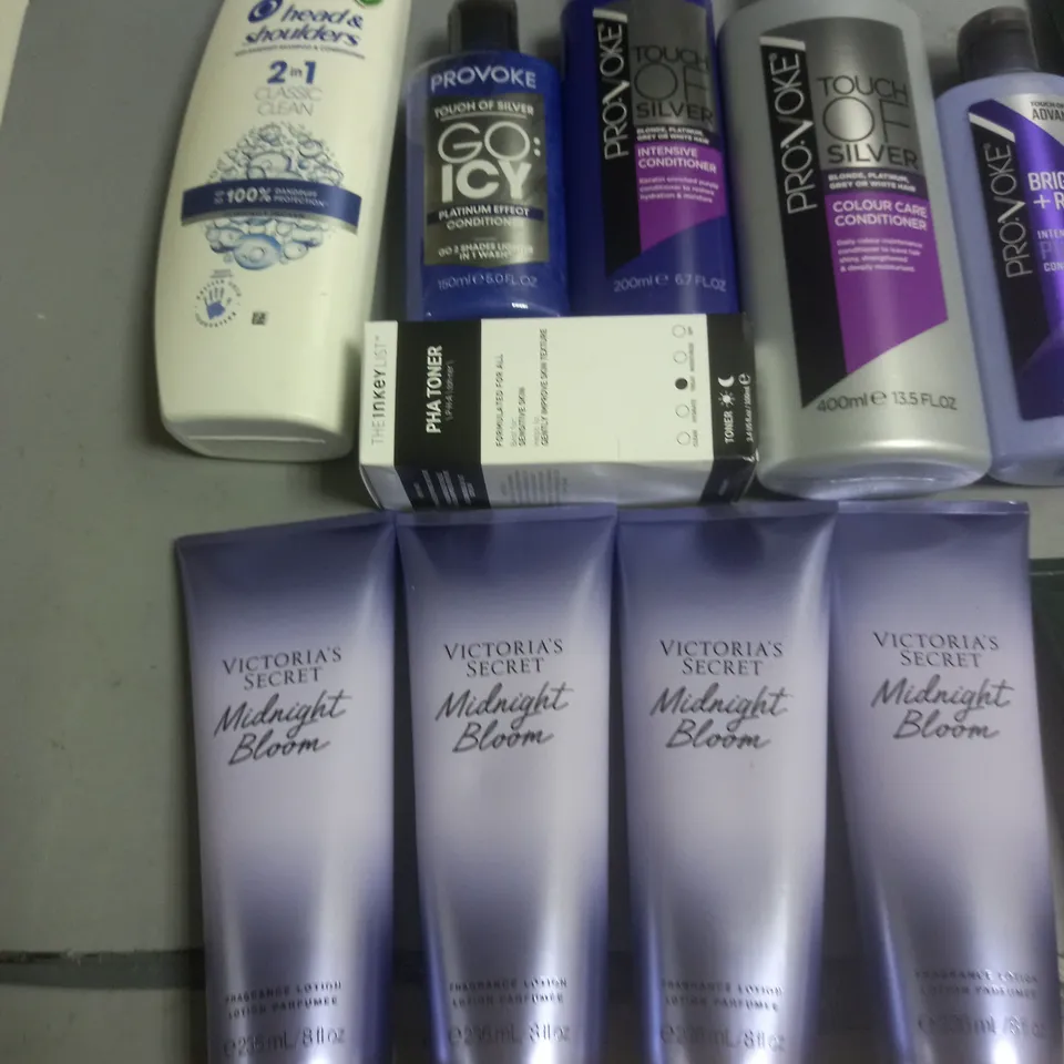 LOT OF APPROXIMATELY 20 ASSORTED HEALTH AND BEAUTY ITEMS TO INCLUDE PROVOKE CONDITIONER, VICTORIAS SECRET MIDNIGHT BLOOM AND HEATH FACE WASH