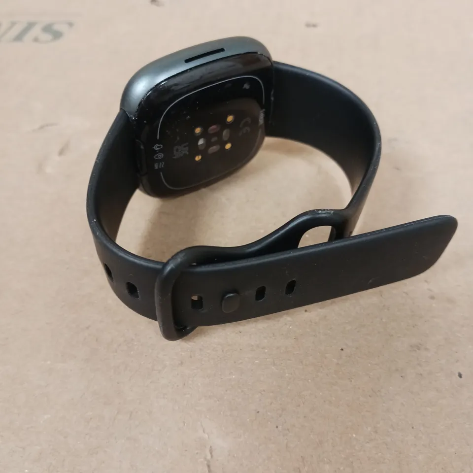 FITBIT VERSA 4 SPORTS PACK