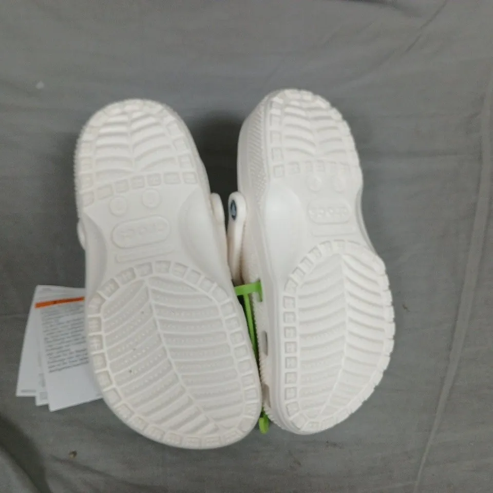 CROCS CLASSIC WHITE CLOGS - UK 4 (MEN) / 5 (WOMEN) (US 5 / EU 37-38)