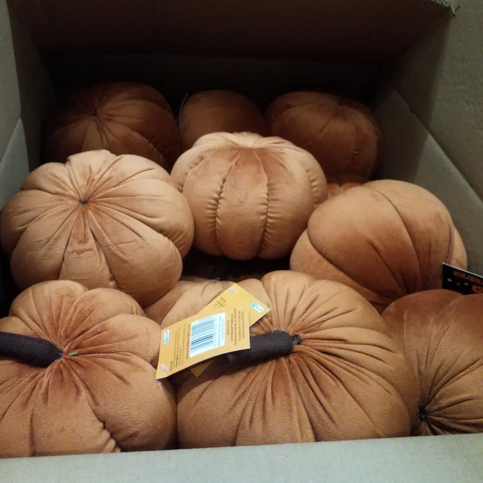 PALLET CONTAINING LARGE QUANTITY OF ASSORTED HALLOWEEN PLUSH PUMPKINS