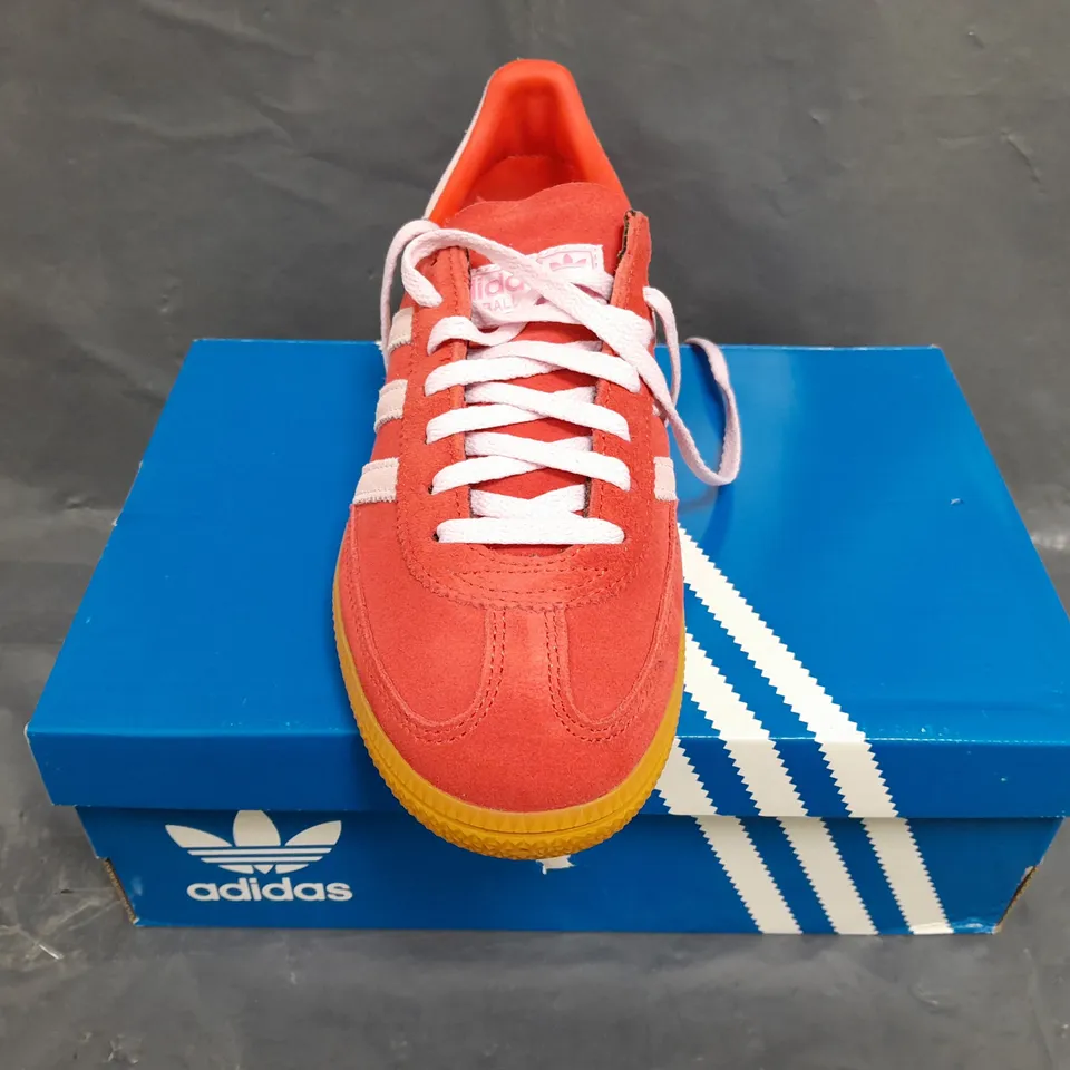 BOXED PAIR OF ADIDAS WOMEN'S HANDBALL SPEZIAL SHOES IN RED/PINK SIZE UK 5.5