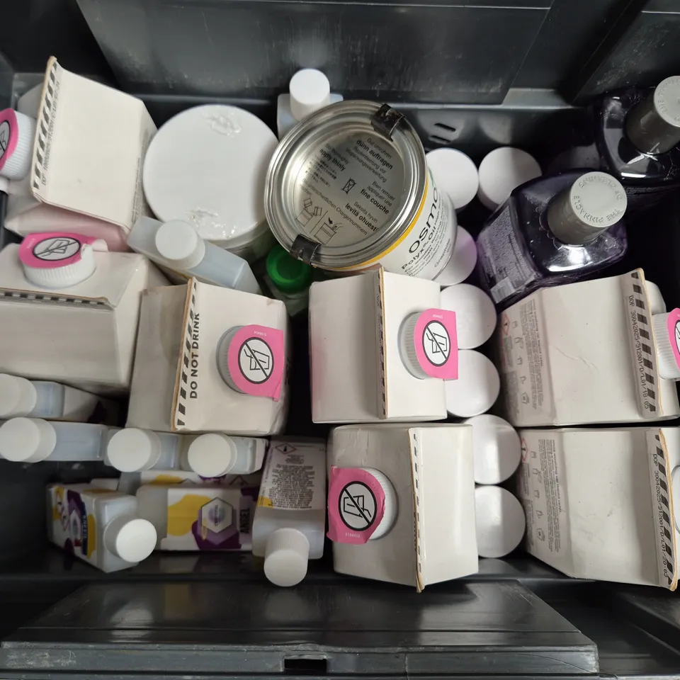 APPROXIMATELY 15 ASSORTED LIQUIDS TO INCLUDE ASTONISH LAVENDER HAZE DISINFECTANT, OSMOL POLYX-OIL, SMOL WASHING UP LIQUID, ETC - COLLECTION ONLY