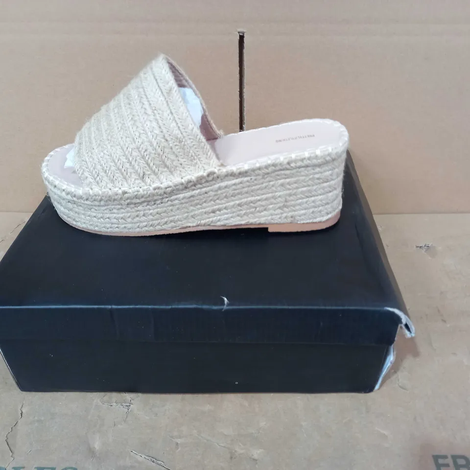 BOXED PAIR OF PRETTY LITTLE THING SANDALS UK SIZE 6