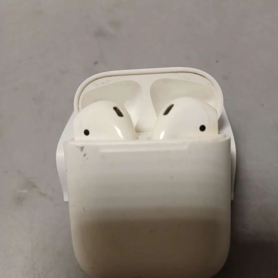 APPLE AIR PODS 