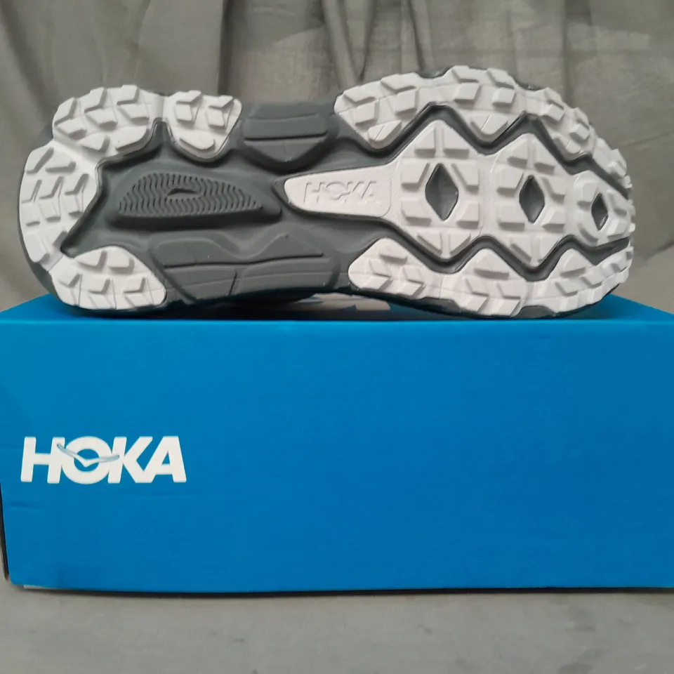 BOXED PAIR OF HOKA CHALLENGER ATR 7 SHOES IN GREY/BLUE UK SIZE 9