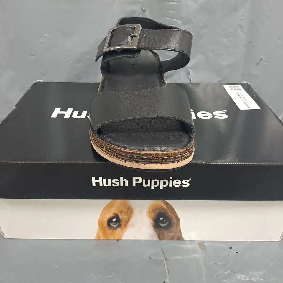 BOXED PAIR OF HUSH PUPPIES OPEN TOE LOW WEDGE SANDALS IN BLACK SIZE EU 39