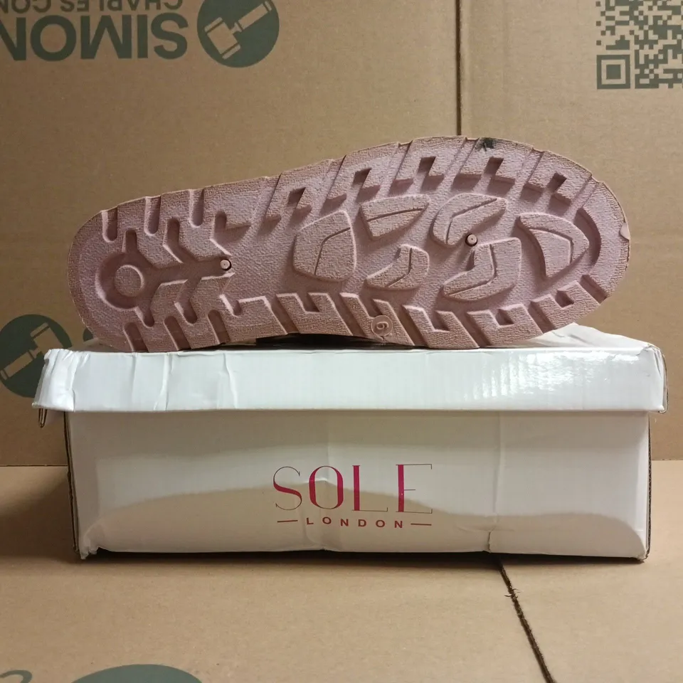 BOXED PAIR OF SOLE LONDON SHOES IN PINK SIZE 6
