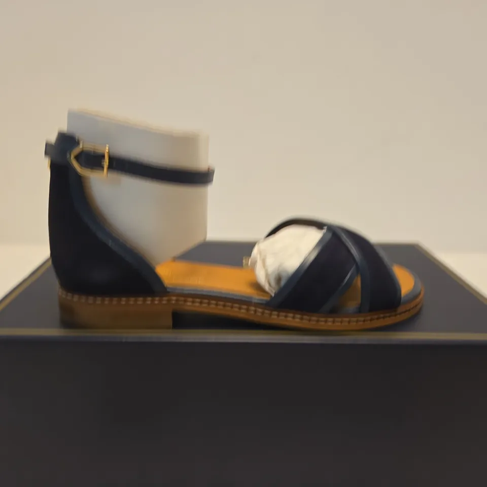 BOXED PAIR OF FAIRFAX AND FAVOR WOMENS VALENCIA SANDAL - UK SIZE 6