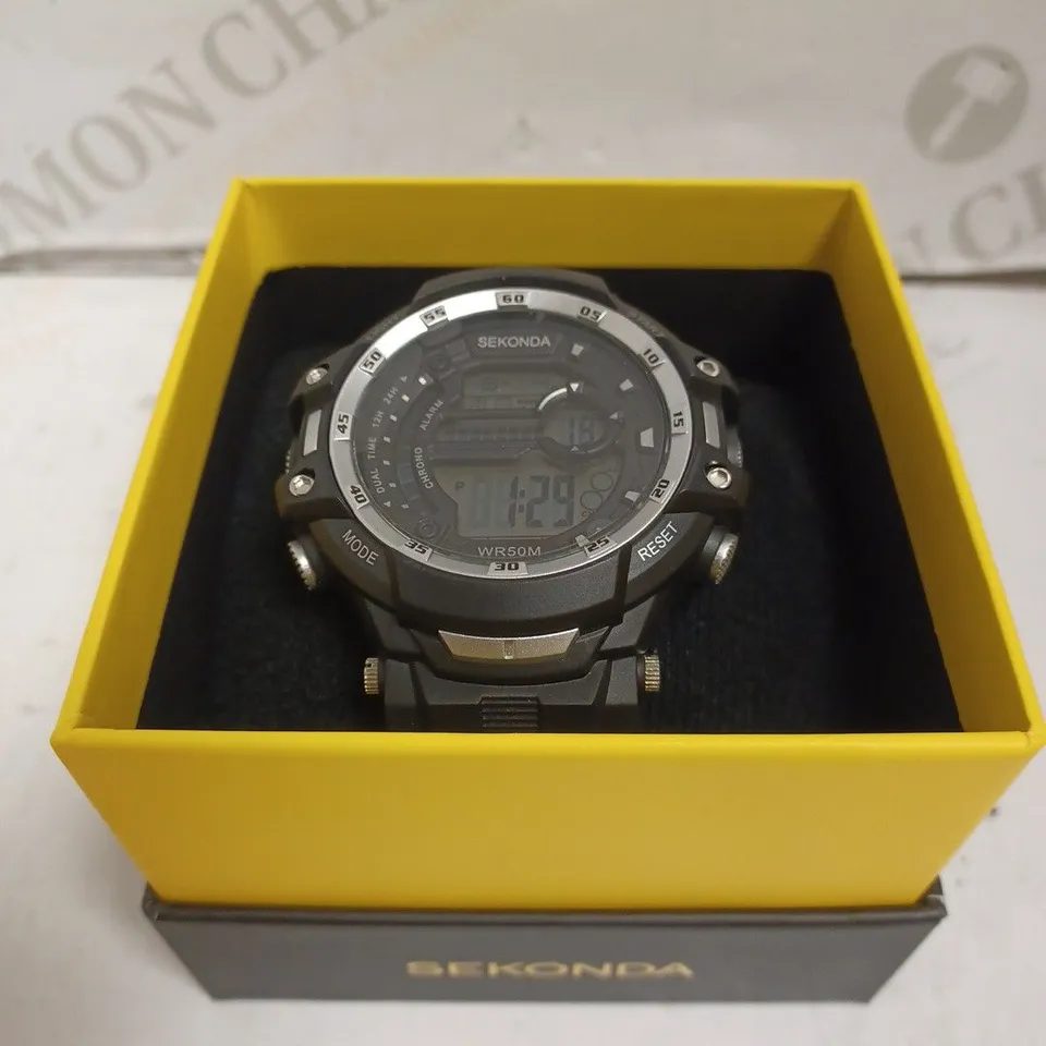 BOXED SEKONDA WATCH - STAINLESS STEEL BACK - CHINA MOVEMENT - RUBBER STRAP - WATER RESISTANT 50M - DUAL TIME. 