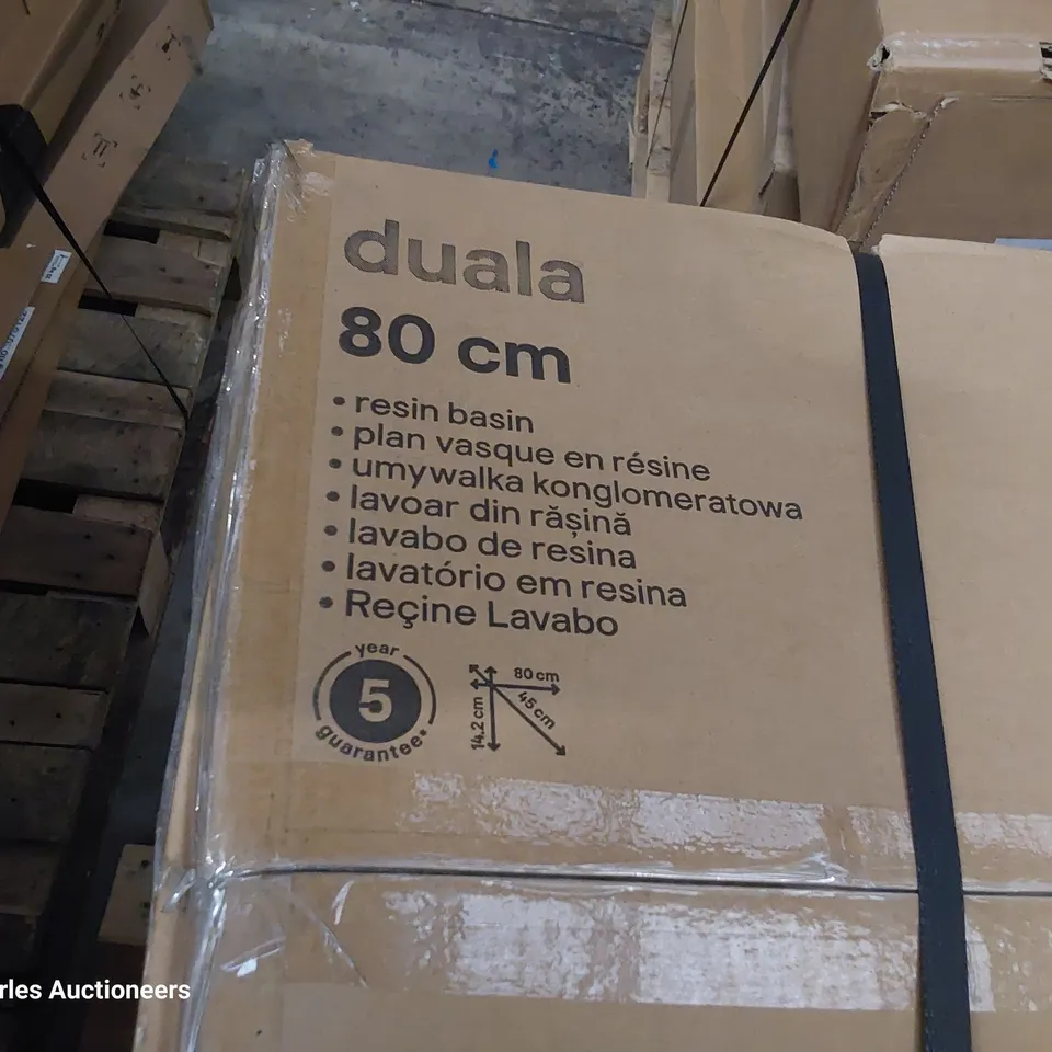 PALLET OF ASSORTED BOXED BATHROOM FITTINGS INCLUDING BASINS, GROHE HALF PEDESTALS, GROHE CERAMIC WC, 