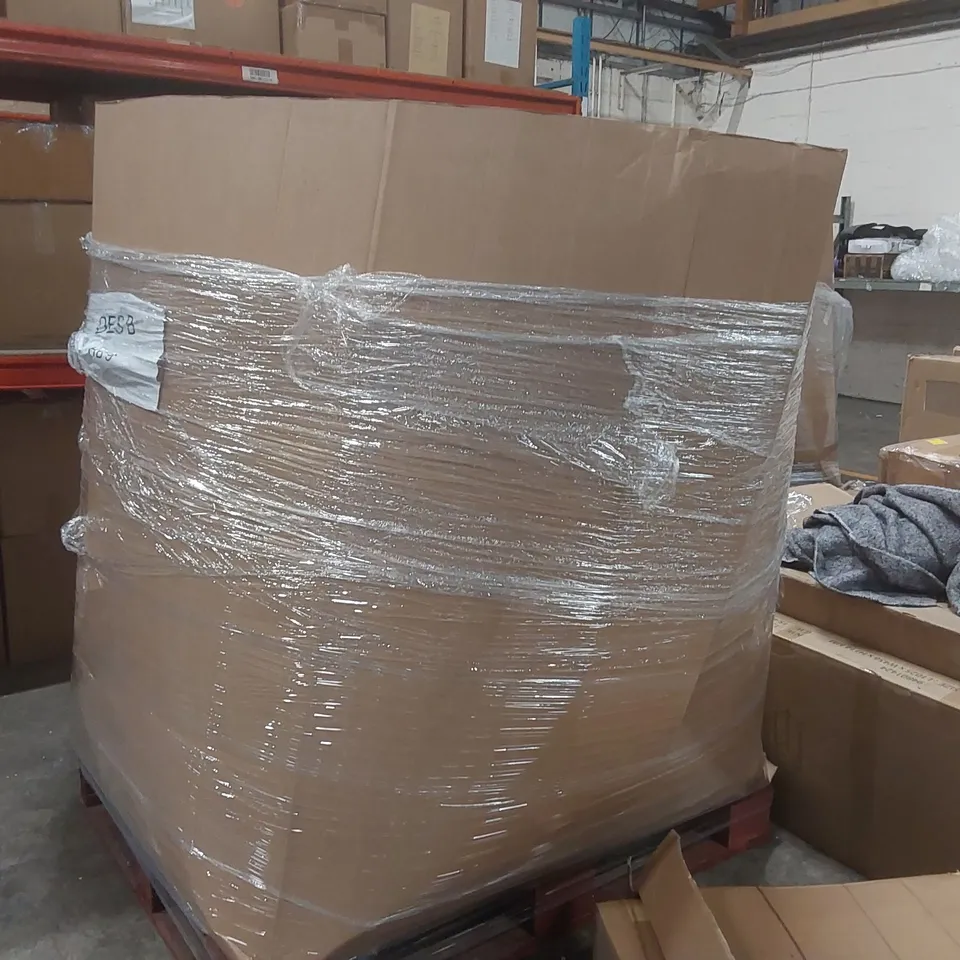 PALLET CONTAINING APPROXIMATELY 500x BRAND NEW ASSORTED DESIGNER CLOTHING ITEMS